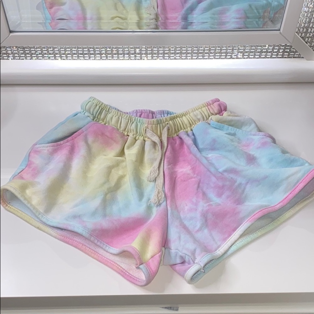 Tie-dye shorts ! ☮️